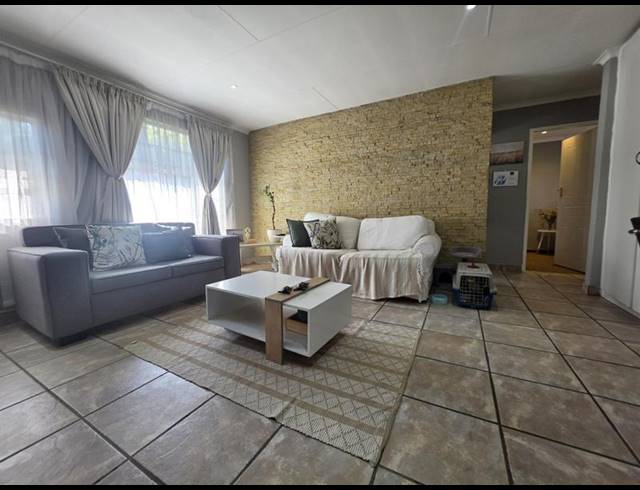 2 BEDROOM TOWNHOUSE FOR SALE IN VERWOERDPARK